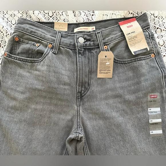 Levi’s Low Pro Grey Denim Jeans Womens 28 Straight Leg Mid Rise - NWT - Picture 4 of 6